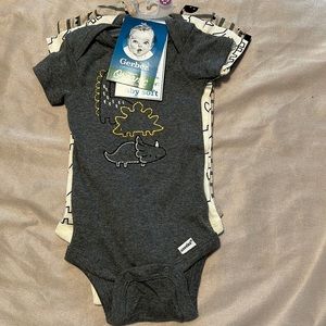 Gerber 0-3 m 3 pack onesie